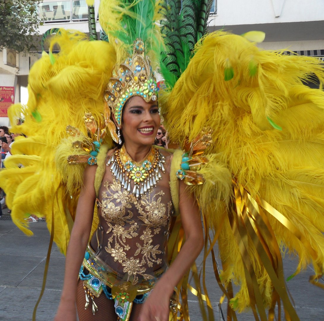 Antenne NIMES : CARNAVAL D'ÉTÉ € LA GDE MOTTE