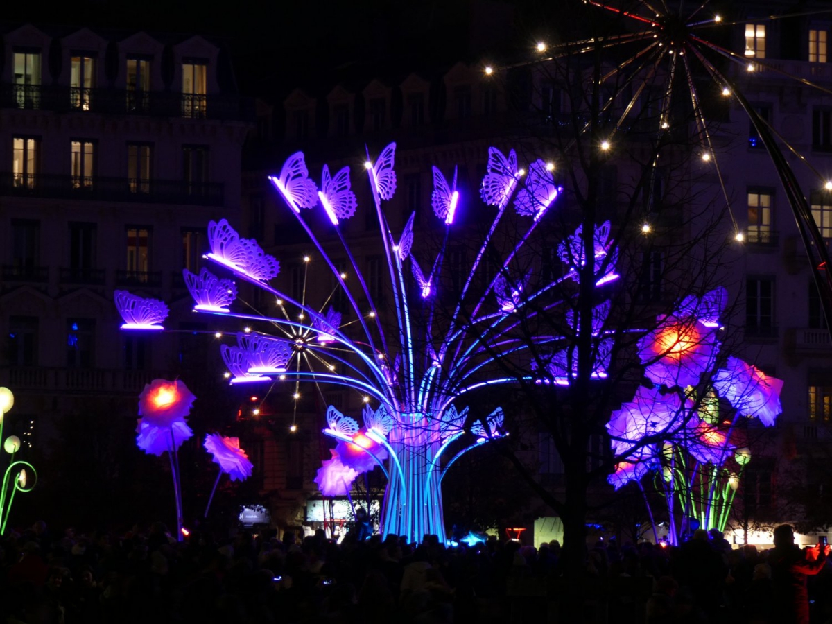 Fête des lumières virtuelle inter-antennes