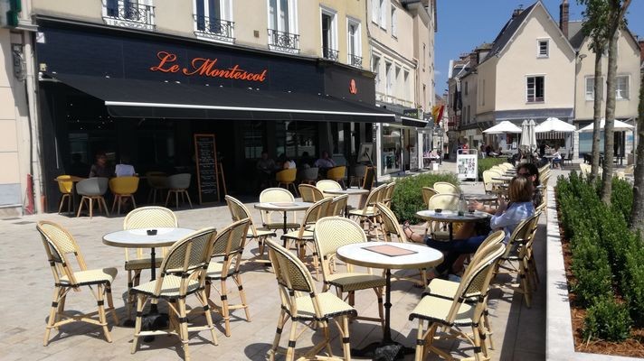 Boire un verre en ville de Chartres s'il ne pleut pas