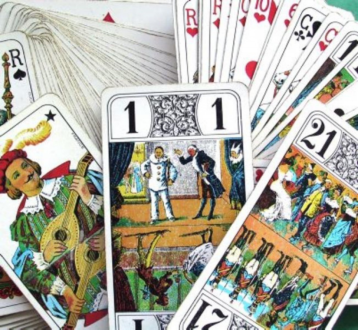 Tarot jeux divers belote et papotage