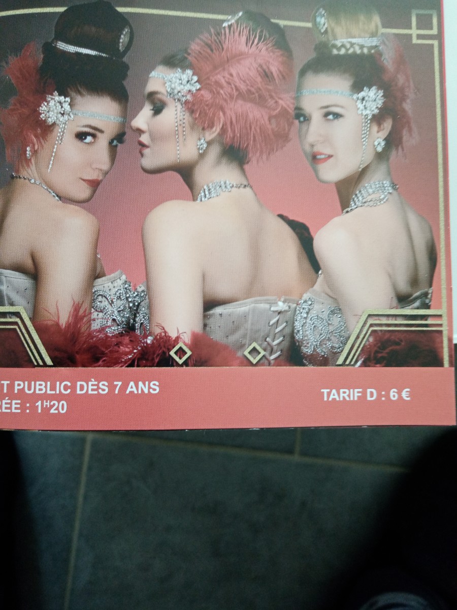 REVUE THÉÂTRALE SHOWGIRLS