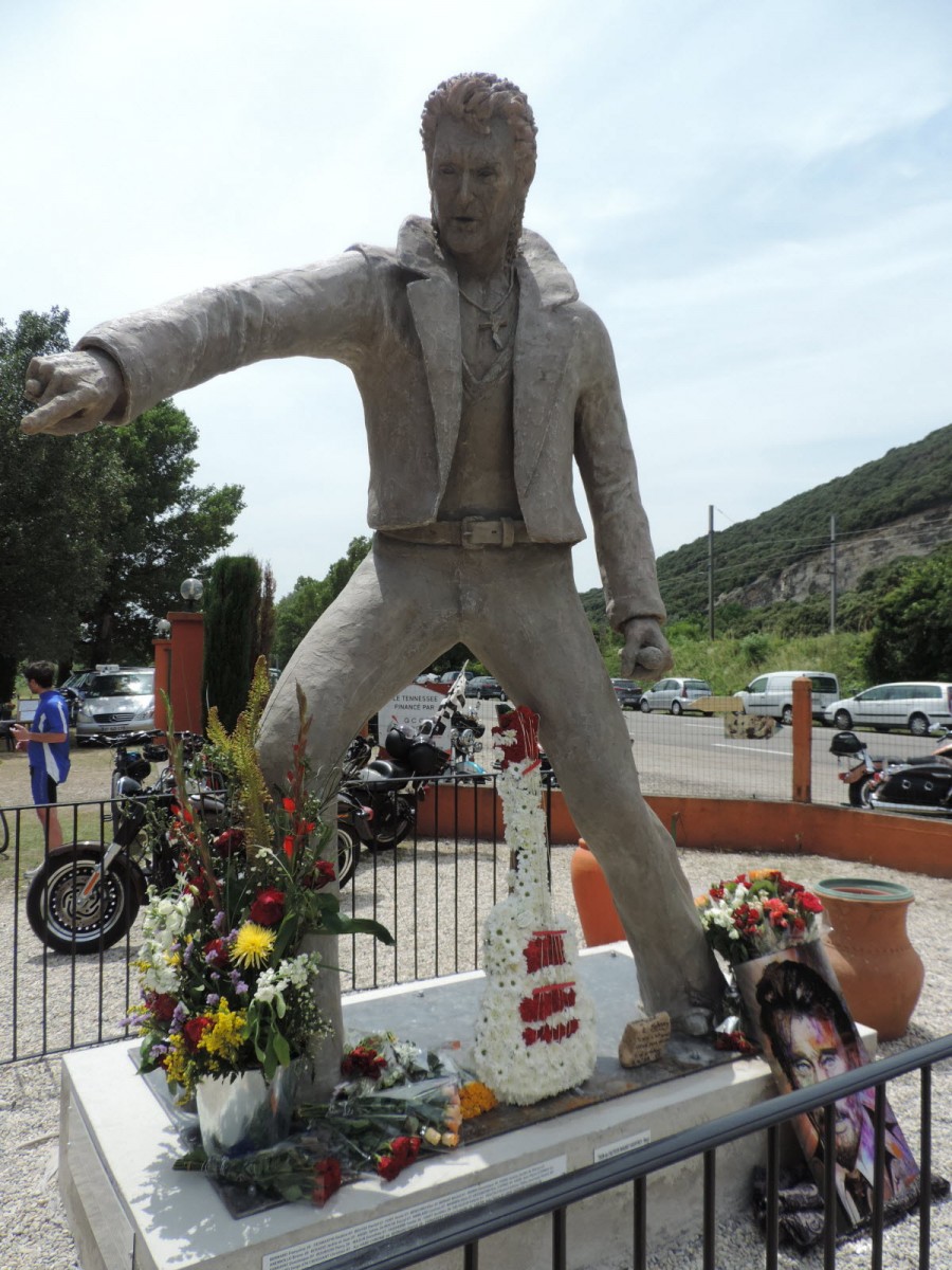 Visite de Viviers + hommage à Johnny