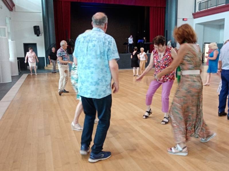 DANSER OU ÉCOUTER AVEC LA DERNIÈRE SEANCE