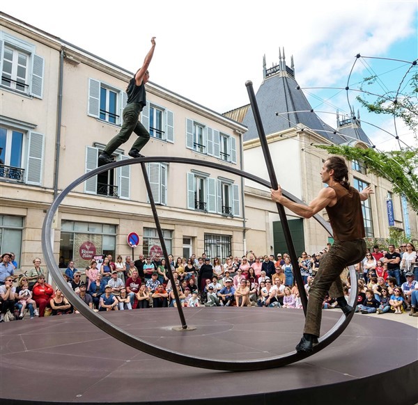 Jour de fête : les sanglés