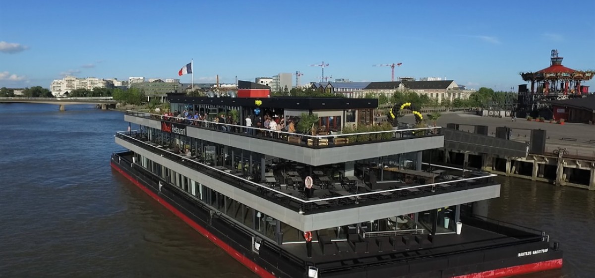 Dîner sur la Loire et se laisser envouter par la beauté du paysage.