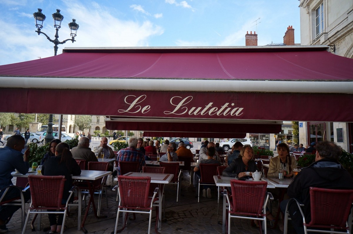 Un p'tit café ! (le lutetia)