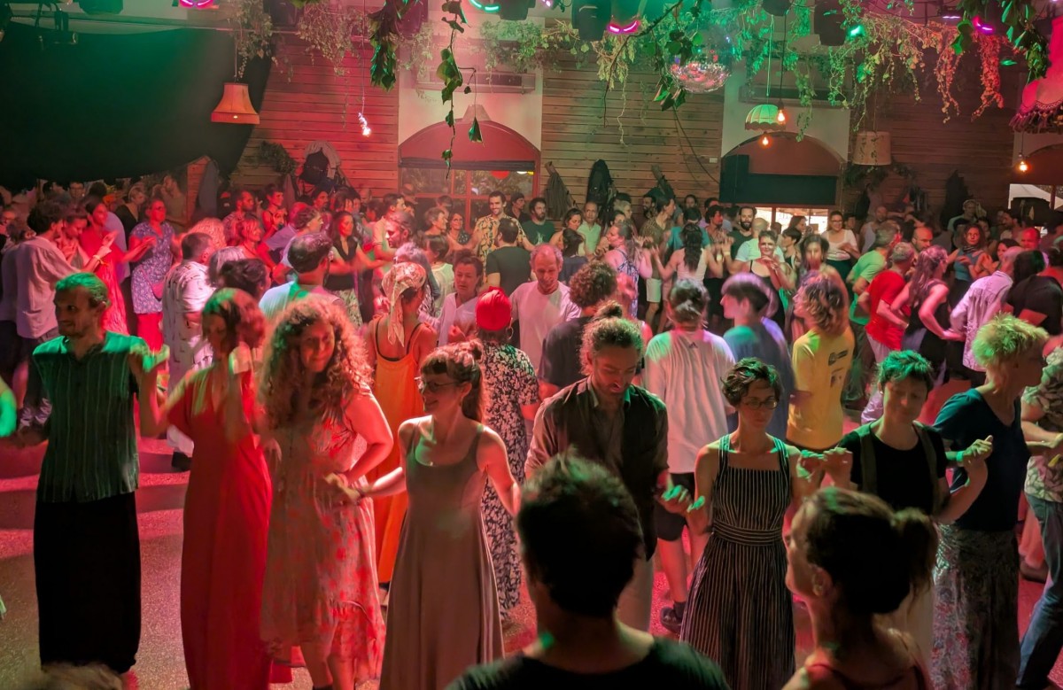 Concert bal folk sur la place de Saint-Martin de Boscherville